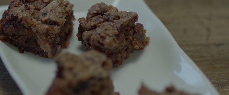 Brownie vegano con mantequilla de maní