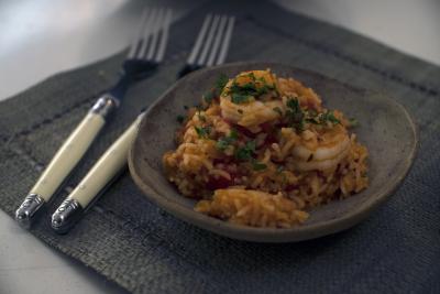 Arroz rojo con camarones