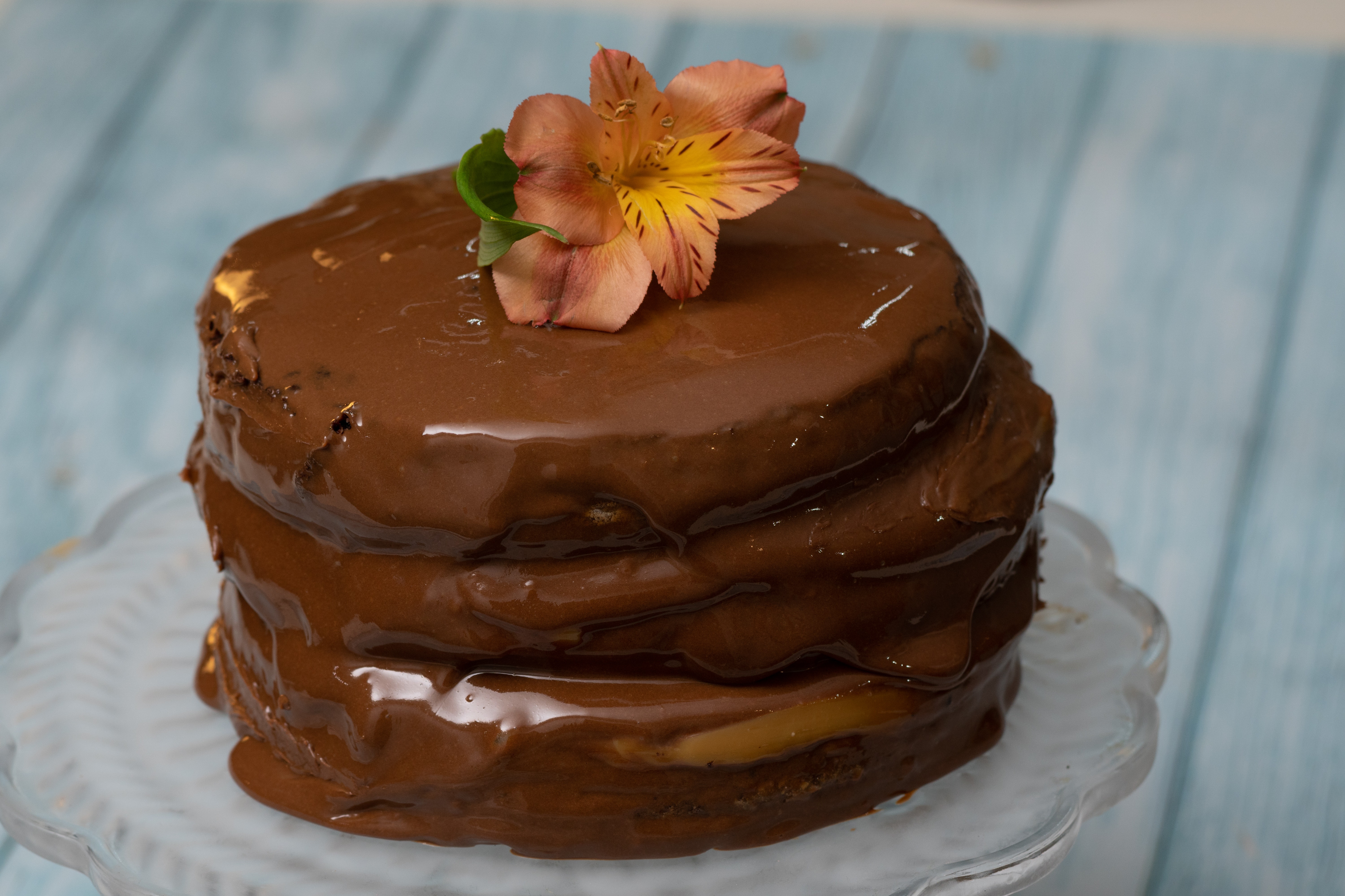 Torta de chocolate rellena de manjar